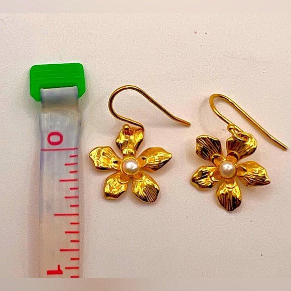 Adorable Daisy Flower Hook Earrings by Rachael Zoe, Sterling Silver, Never Used - Picture 3 of 4